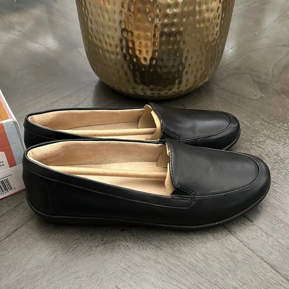 Naturalizer Kacy Leather Slip-On Loafer (WIDE) - Picture 5 of 11